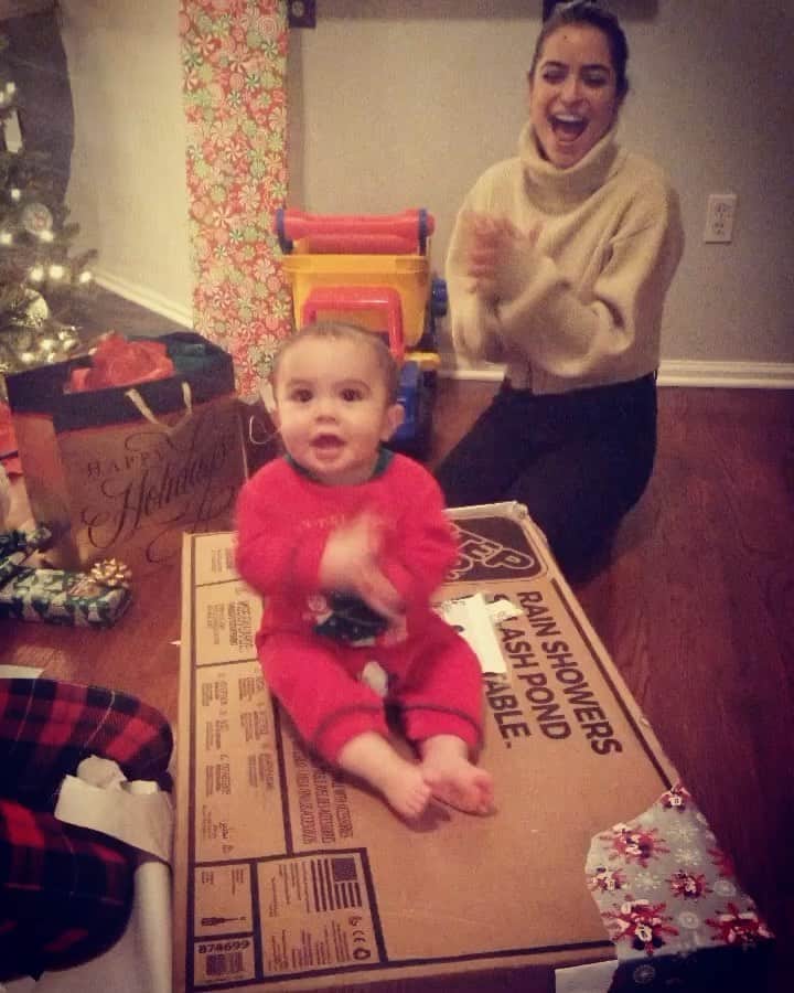 ディーナ・ニコール・コルテーゼのインスタグラム：「My entire heart ❤️ this was by far the best Christmas’ I’ve ever had .. my parents always made my Christmas’ so magical and I was so excited to make my sons first Christmas just as magical as mine were .. I love you so much my little Christopher John ❤️」