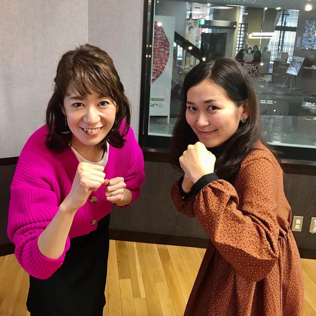 ティーナ・カリーナのインスタグラム：「‪名久井さんと選曲歌合戦♪‬ ‪負けへんで〜✨‬ ‪応援メッセージお待ちしてます👍‬ ‪1月12日の輝く！昭和歌謡祭‬ ‪特別電話予約も受け付け中☎️‬ ‪送料手数料無料で、ご自宅にチケットをお届け！‬ ‪022-266-7555‬ ‪ニュースプロモーションまで😊‬ ‪#tbcradio‬ #envoyage #選曲歌合戦 #昭和歌謡 #平成洋楽 #大掃除はかどりソング」