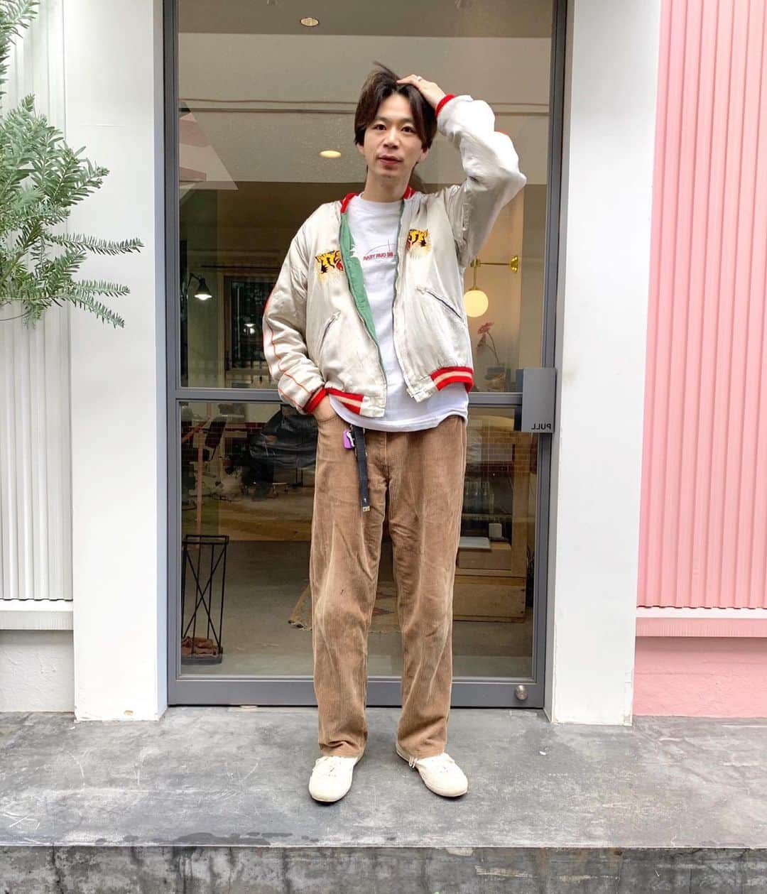 磯田 基徳さんのインスタグラム写真 - (磯田 基徳Instagram)「本日の服👕 今日も　@siki.hair に沢山のご予約ありがとうございます🙇🏼スタッフみんなでhappyにお待ちしてます🎄 年末まで駆け抜けよう👏🏻🌟」12月27日 10時14分 - isodango