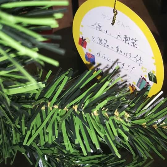 宮崎文子さんのインスタグラム写真 - (宮崎文子Instagram)「ジムクリスマス🎄✨ 限定のストロベリー🍓＆チョコレート🍫のコラボプロテイン✨  サンタさんへの願い事は、キレイな腹筋かな笑  今年もあとわずか！みなさん体調に気をつけて素敵な年末を✨  #fitness #xmas  #protein  #playground #ginza」12月27日 10時39分 - fumiko.miyazaki29