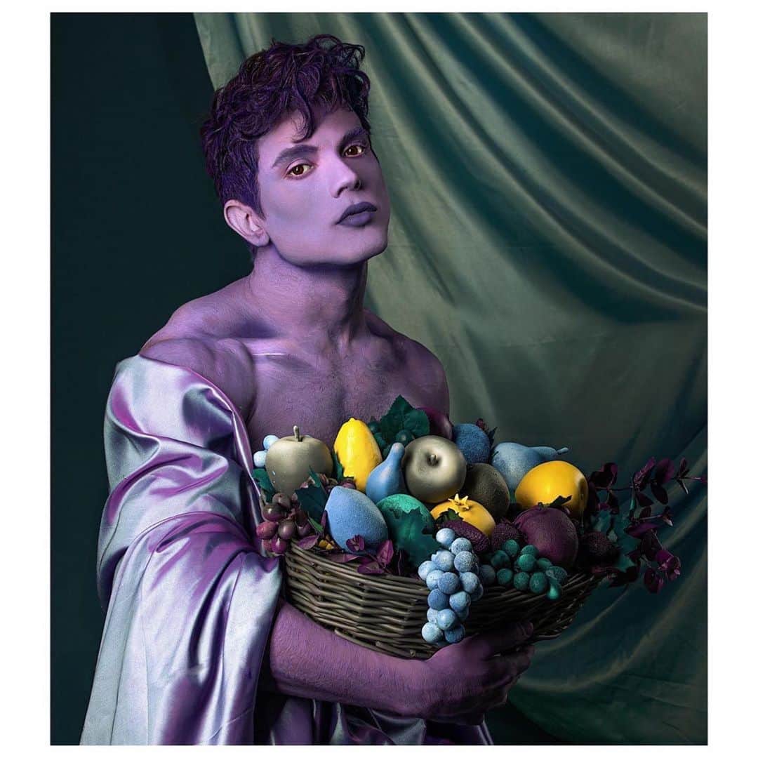 rob scheppyさんのインスタグラム写真 - (rob scheppyInstagram)「Our take on Caravaggio’s 1593 “Boy with basket of fruit”🍋 The intention was to recreate the oil painting on camera with a shift in color palette.  #MakeUpByMe #MakeupByRobScheppy  Model is @dakotapayneofficial  Art direction & Photo by @alvaromasa」12月27日 11時28分 - robscheppy