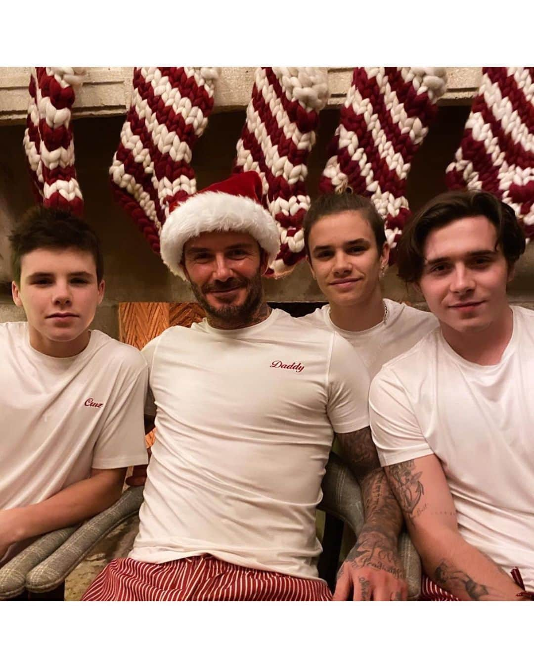 Vogue Italiaさんのインスタグラム写真 - (Vogue ItaliaInstagram)「Christmas Postcards: your favorite celebs sharing love and joyful moments on their social channels 🎄 From the Beckhams to the Hadids, see via link in bio our selection of the best Xmas 2019 moments as seen on Instagram.」12月27日 22時38分 - vogueitalia