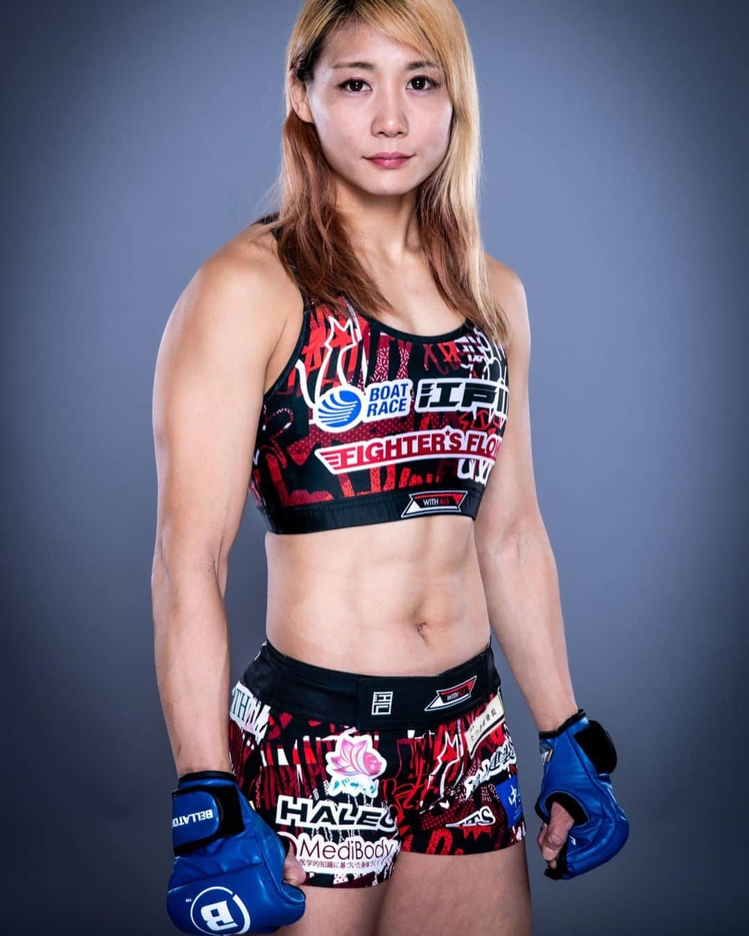 渡辺華奈さんのインスタグラム写真 - (渡辺華奈Instagram)「. Official shot📸🔥🔥 @bellatormma  Thankyou!!! @hodophilax_jp さんの 新コスチュームで試合です∩^ω^∩ . . . #BELLATOR #RIZIN #TEAMRIZIN #mma #女子格闘技 #総合格闘技 #柔道 #筋肉女子」12月27日 22時39分 - kana_0821