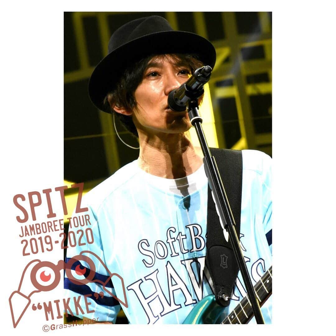 スピッツさんのインスタグラム写真 - (スピッツInstagram)「SPITZ JAMBOREE TOUR 2019-2020 “MIKKE” in 福岡 1日目終わりました。 . 今夜は、草野がステージでどこよりも早く新情報をアナウンス！ 番組開始から約2年が経とうとしている、草野のレギュラーラジオ番組『SPITZ 草野マサムネのロック大陸漫遊記』がついに、ついに！2020年1月から草野の故郷、福岡のFM FUKUOKAでも放送されることになりました👏 詳しい放送時間などは、番組HPでチェックしてくださいね。 . #スピッツ #spitz  #スピッツ見っけ #見っけ #優しいあの子 #ありがとさん #ラジオデイズ #花と虫 #ブービー #快速 #YM71D #はぐれ狼 #まがった僕のしっぽ #初夏の日 #ヤマブキ #mikkeツアー #福岡 #ロック大陸漫遊記」12月27日 22時35分 - spitz__1987