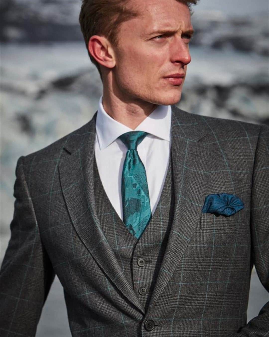 ギーブス&ホークスのインスタグラム：「This statement charcoal and teal prince of wales check three piece suit is now available in our winter sale at 30% off. Shop in store and online now.  #sale #wintersale #suitsale #tailoring #savilerow」
