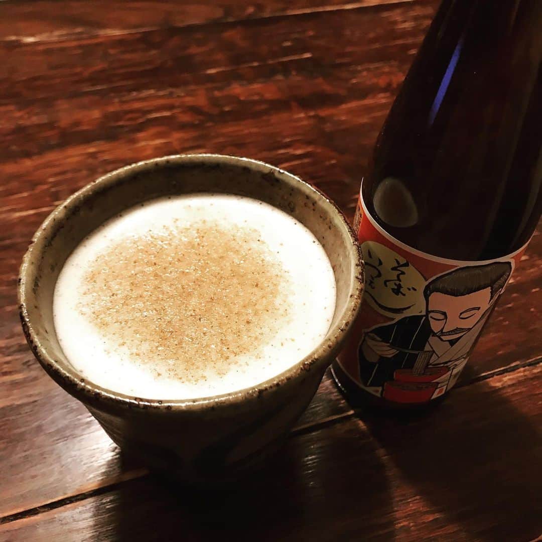 佐野史郎のインスタグラム：「退院からひと月経ったんで、お酒を解禁‼︎ 小泉八雲の曾孫ご夫妻からのプレゼント、そばいつぇんビール🍺 蕎麦粉をまぶして風味豊か‼︎ うま〜^_^ 怪談ビールも美味しいよ🍻 ラベルは小泉八雲の曾孫、凡さんご夫妻のご子息、想くんのイラスト。 繋がってるな〜🎶」