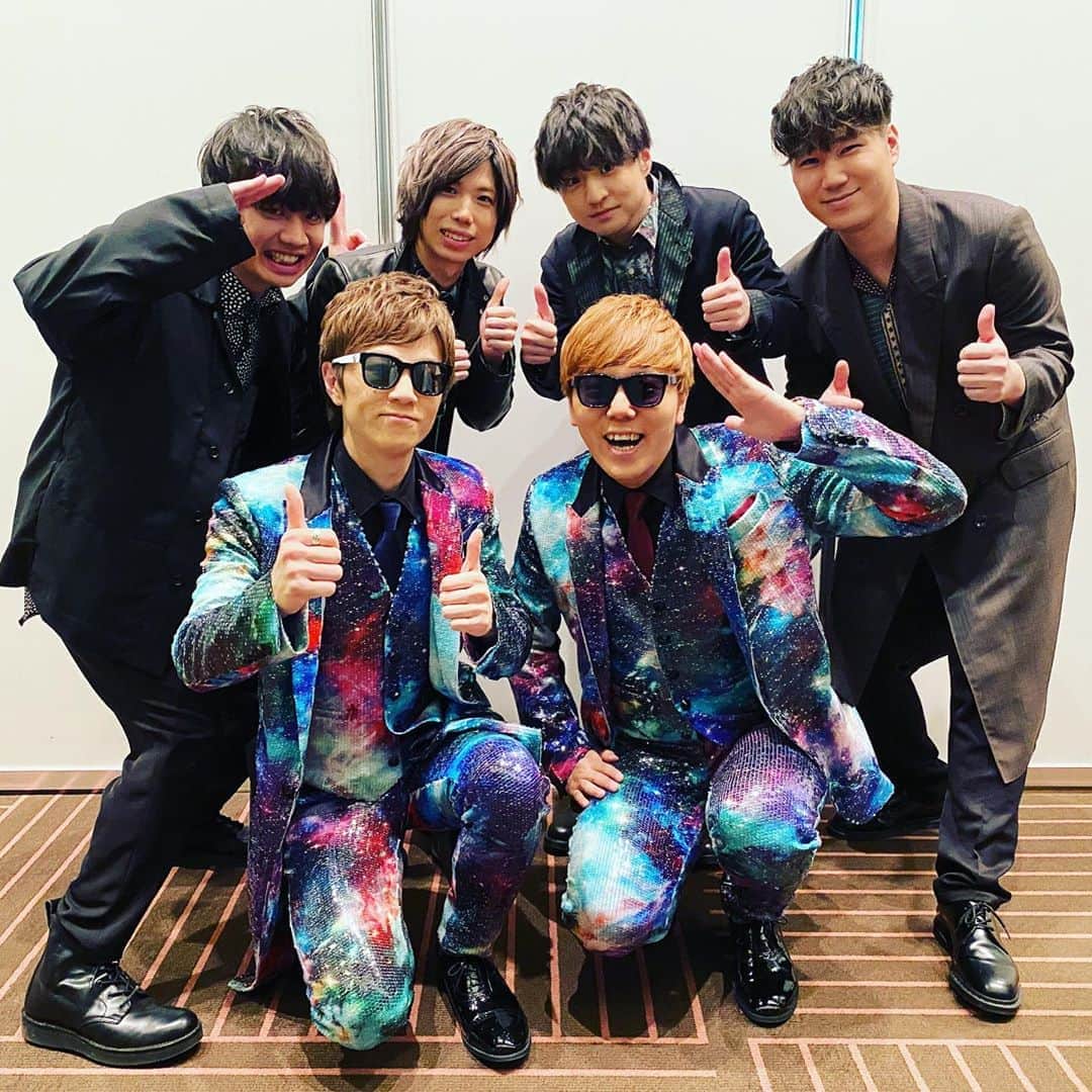 HIKAKINのインスタグラム：「Mステ ウルトラSUPER LIVEご視聴ありがとうございました！Official髭男dismさんとパシャリ😎😎🎉 #Mステ #mステスーパーライブ  #ヒカキン  #セイキン #髭男」