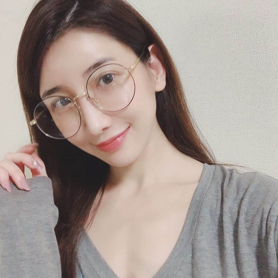 亜里沙さんのインスタグラム写真 - (亜里沙Instagram)「もう元気です🙆‍♀️ありがとう🧡 たくさん寝たら肌も綺麗になってラッキー🤞 体調崩しやすい季節ですからね、みなさんも気を付けて 楽しく年末過ごして下さいネ☺️ 健康と美容により一層気を遣っていきます🙏Happy Friday!💛 #鼻めがねじゃないよ」12月27日 21時19分 - alisa_0302