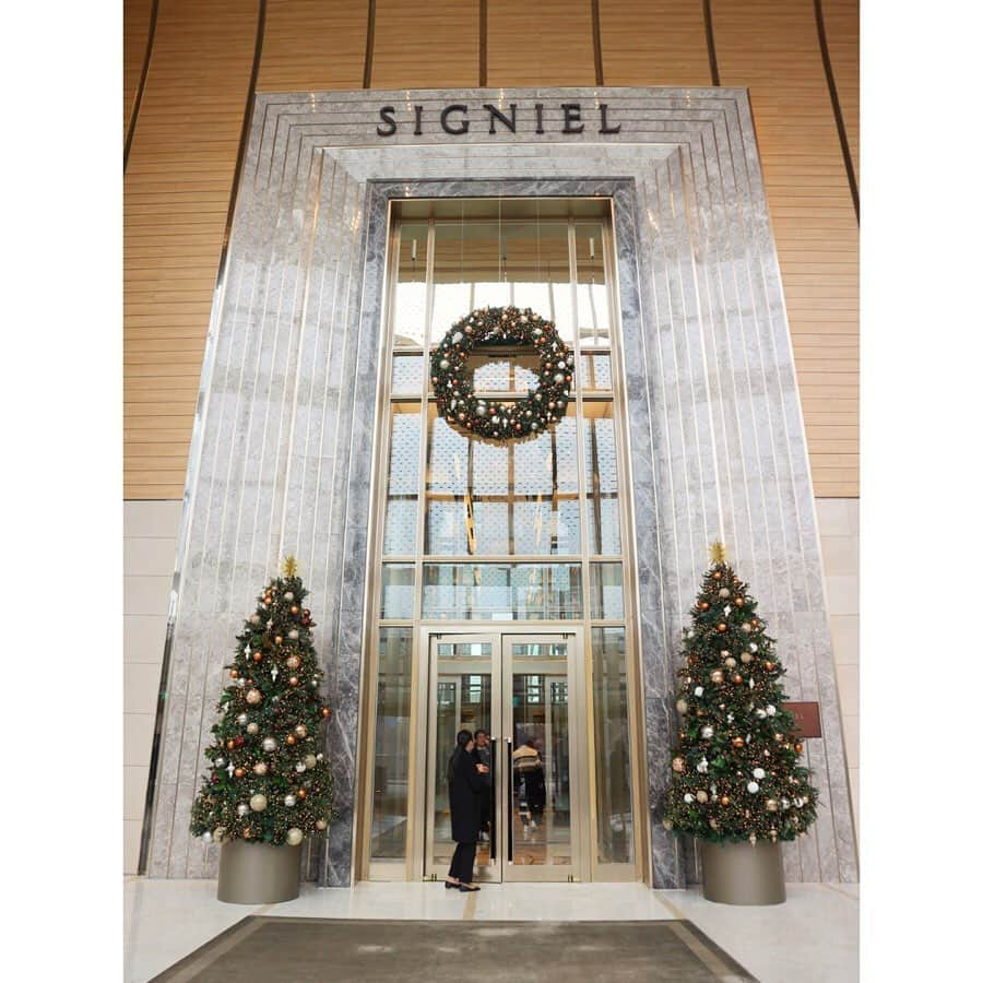 新井乃亜さんのインスタグラム写真 - (新井乃亜Instagram)「🎄 あったツリーと全部写真撮った🎄🙂  #signiel #signielseoul #signielhotel  #시그니엘 #시그니엘호텔 #시그니엘더라운지 #일본사람 #셀카  #시그니엘서울 #롯데타워 #롯데월드타워 #데일리룩 #일본인  #シグニエルソウル #シグニエルホテル」12月27日 21時29分 - noa__arai