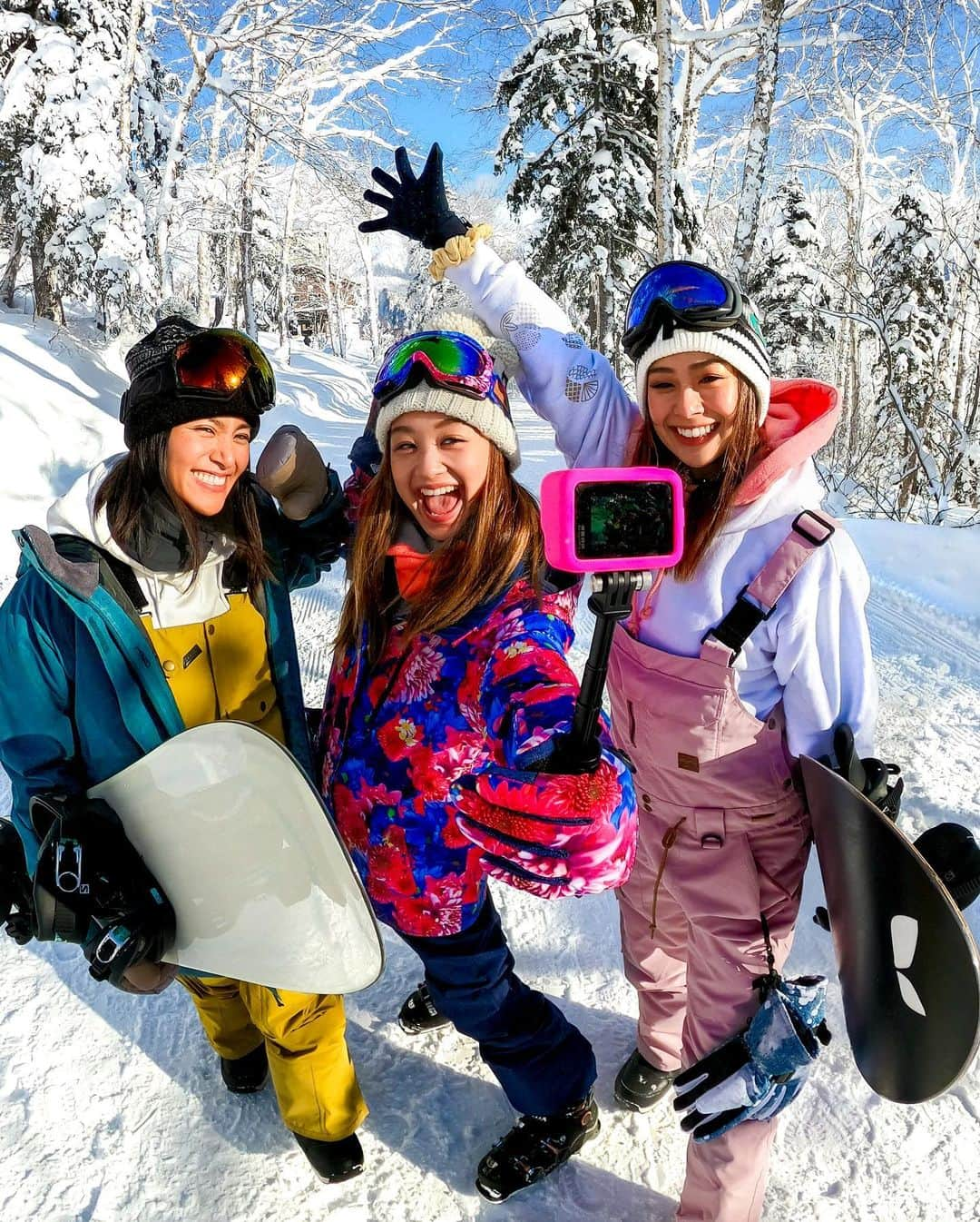 GoProさんのインスタグラム写真 - (GoProInstagram)「今年の #GoProSnow シーズンはどこで過ごす？☃️ ・ 🏂 @haruna_h_mori + @doraemontoaya + @yuumi_seimiya 📷 @kazukiyo0427 + #GoProHERO8 Black 📍 #黒岳ロープウェイ + @omo_hotels ・ ・ ・ #GoPro #GoProJP #GoProSnow2020 #GoProのある生活 #雪遊び #スキー #スノボー #スノーボード #星野リゾート」12月27日 21時24分 - goprojp