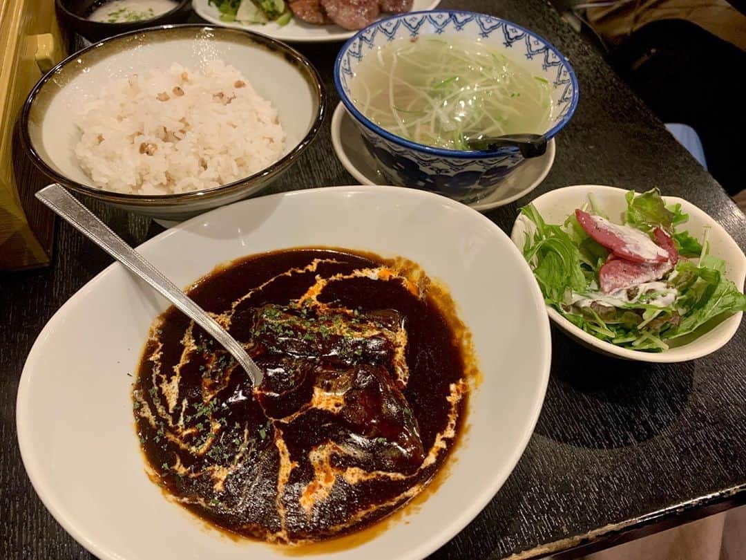 山崎聡子さんのインスタグラム写真 - (山崎聡子Instagram)「🚌 #岩手朝日テレビ #石田瑠美子 アナとお出かけ🤗💓 仙台観光…のつもりでしたが、カフェでのおしゃべりに時間のほとんどを費やしました☕️笑  薄手のコートにストッキングで登場したるみちゃん。 南東北だからと防寒対策に気を抜いたのでは！？と、とっても心配したのですが…☃️ -5℃の岩手でもそのスタイルを貫いているらしい…😇 . #まだ防寒する術があるという安心感が欲しいらしい #お願いだからあったかくして過ごしてね😂」12月27日 21時27分 - 310puu