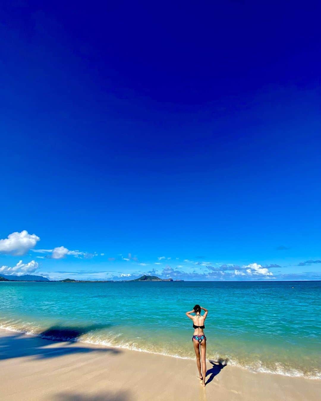 植草沙織のインスタグラム：「日本が寒過ぎるから、常夏ハワイの写真を🌴🌴🌺 upしたい写真がたくさんありすぎる。笑 . . . #天国の海 #ラニカイ #ラニカイビーチ #青空 #青い海  #hawaii #kailua #lanikai #lanikaibeach #beach #vacation #trip #amazingplace  #bluesky #ocean #blue #love #sea #bikini #model #hawaiistagram」