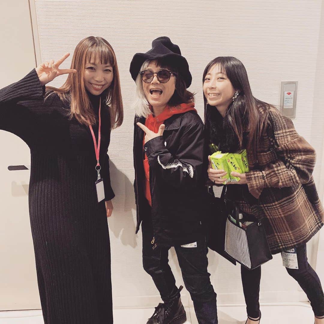 三ツ井裕美さんのインスタグラム写真 - (三ツ井裕美Instagram)「お仕事の現場で嬉しい再会がありました✨✨ ・ 10代の頃に通っていたスタジオで、当時の私達の歌のレッスンを担当されていた吾郎先生、そしてそのクラスで一緒だった翔子😊 ・ 一気に懐かしい思い出が蘇りました✨✨ ・ お二人とも歌でとても活躍されています🎤 また歌声聴きたいなぁ！」12月27日 21時40分 - hiromi__km