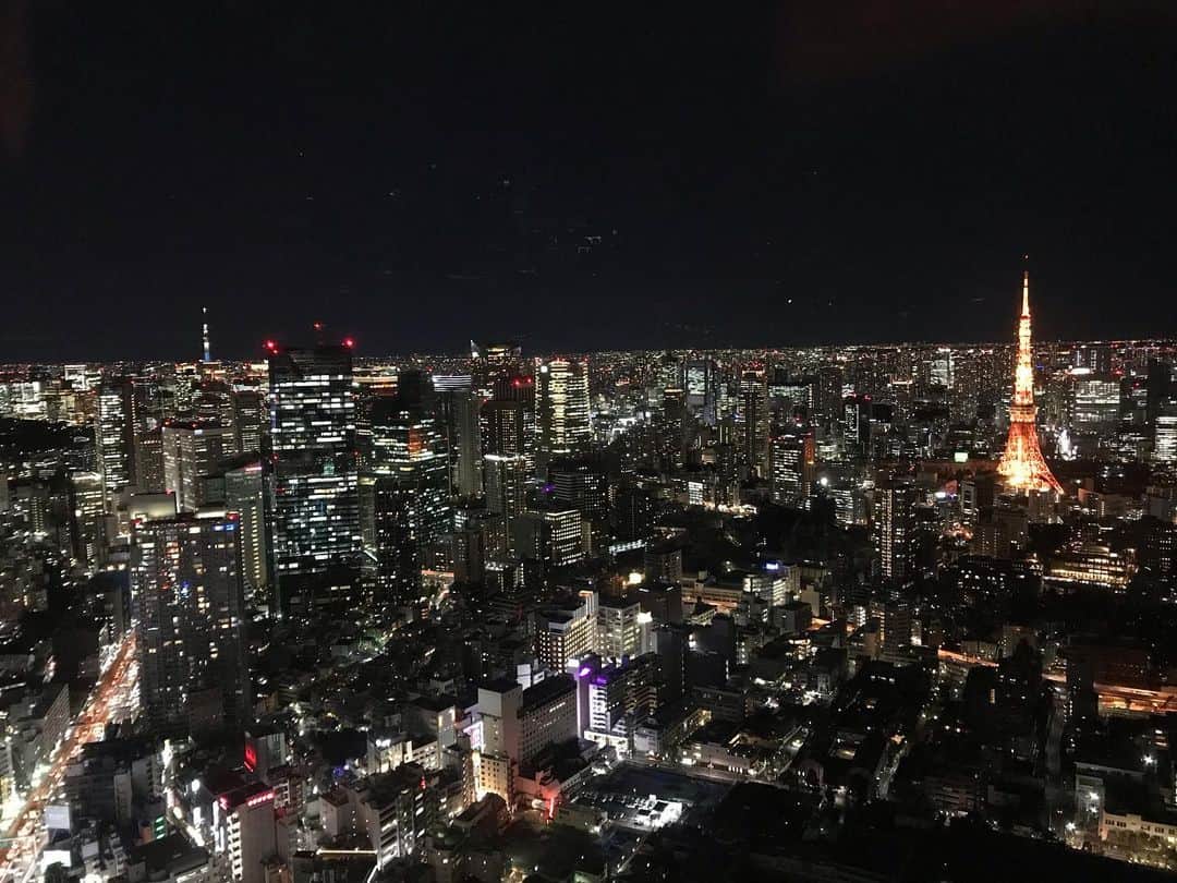 Ju-kenさんのインスタグラム写真 - (Ju-kenInstagram)「高所恐怖症ながら、おおっ、綺麗！！ってなるとこで、来年の打ち合わせ♫  2020も楽しくいきましょー🌟  #ミーティング　#食事会　#2020はチャレンジの年にするぞ #東京タワー　#スカイツリー」12月27日 21時44分 - jkn627
