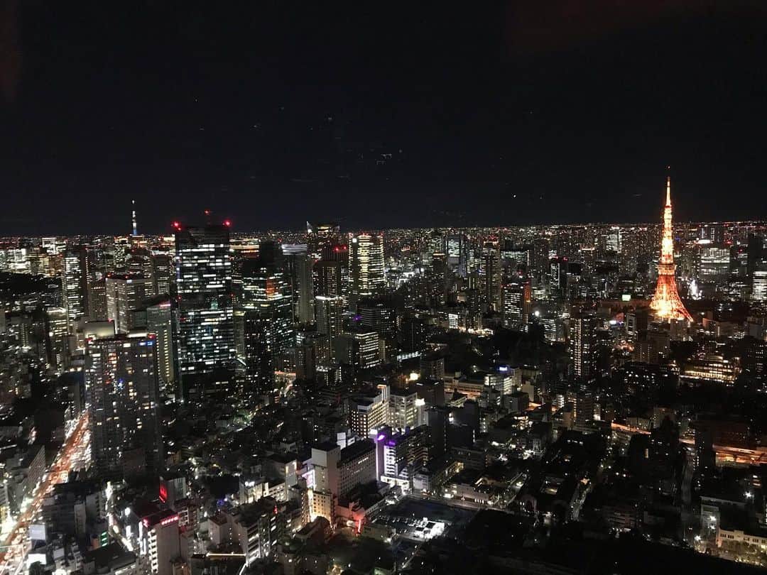 Ju-kenのインスタグラム：「高所恐怖症ながら、おおっ、綺麗！！ってなるとこで、来年の打ち合わせ♫  2020も楽しくいきましょー🌟  #ミーティング　#食事会　#2020はチャレンジの年にするぞ #東京タワー　#スカイツリー」