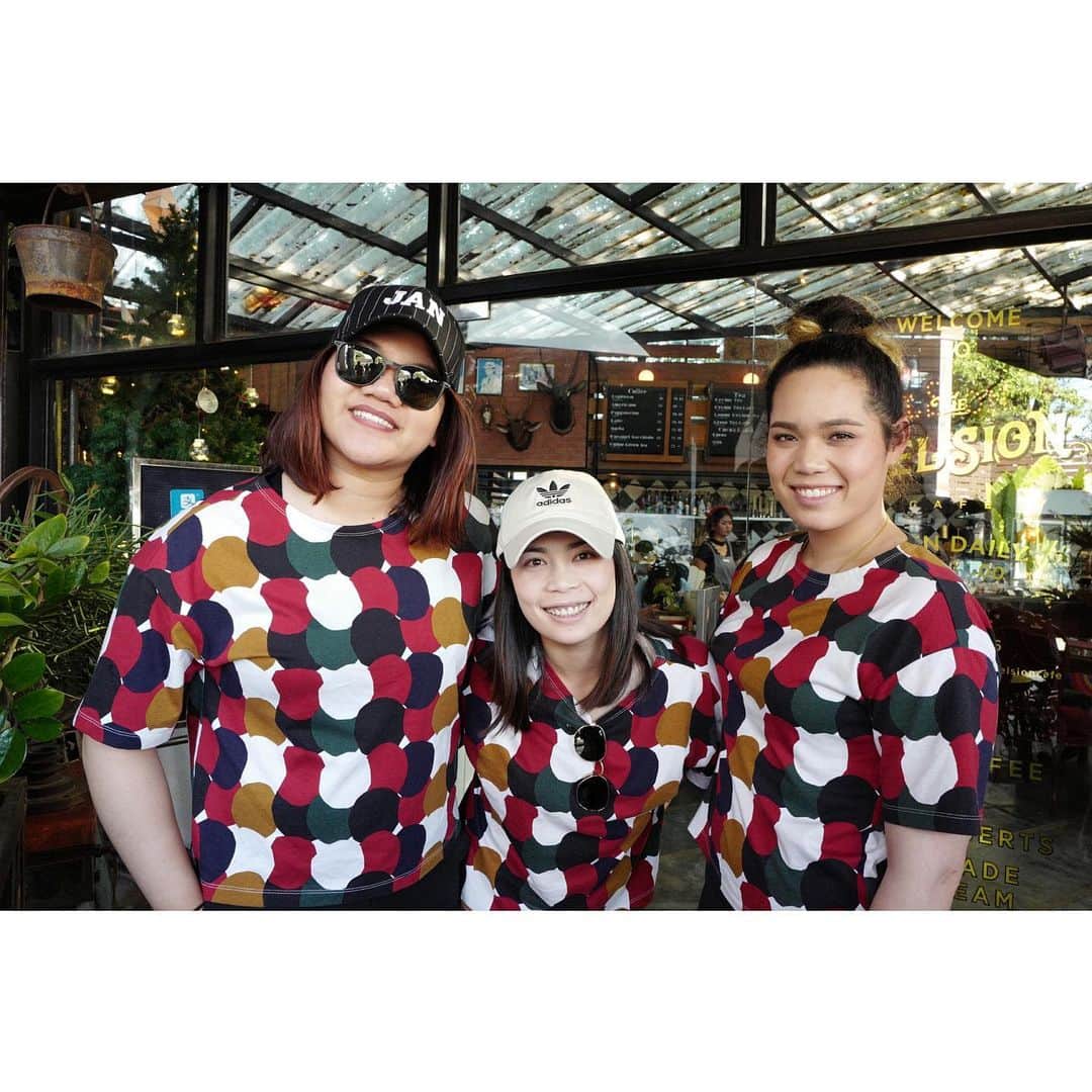 モリヤ・ジュタヌガーンさんのインスタグラム写真 - (モリヤ・ジュタヌガーンInstagram)「The gang #Phuket #familytrip #amazingthailand #momoriya #เสื้อทีม」12月27日 21時50分 - mo_moriya