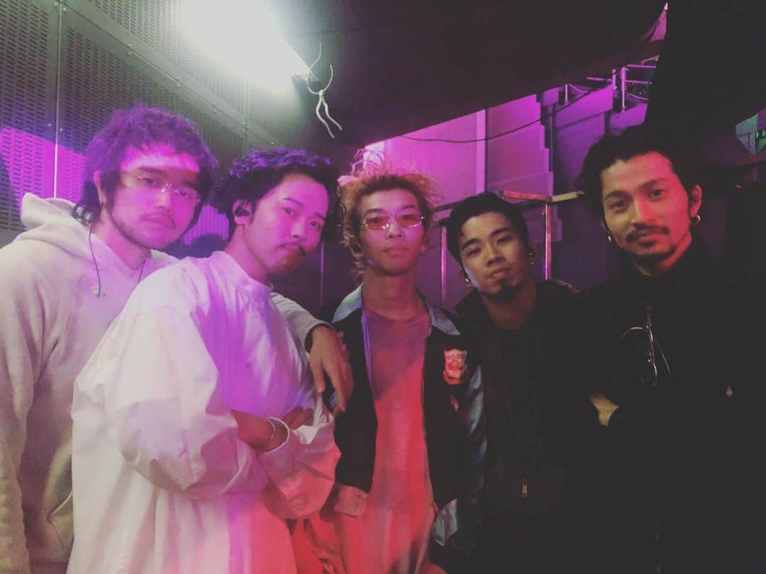 新井和輝のインスタグラム：「Mステありがとうございました〜！！ いいテイク叩き出せたぜ  #Mステ #ウルトラSUPERLIVE #kinggnu  #wonk」