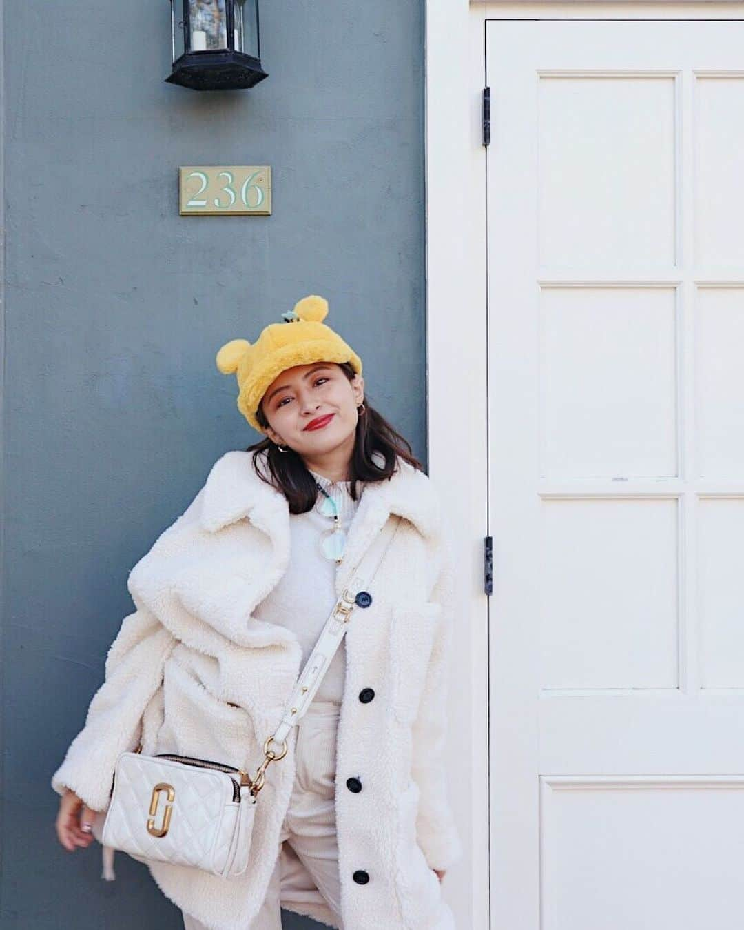 Julia Castroさんのインスタグラム写真 - (Julia CastroInstagram)「初のプーさんなってみた🍯🍯🍯 . #tokyodisneyland #disneyland #disney #pooh #poohbear  #white #fashion #ootd #outfitoftheday #outfit #winterfashion #ディズニーランド #ディズニー #クリスマス #東京ディズニーランド #プーさん #ファッション #プーさんコーデ #冬服 #ホワイトコーデ #帽子 #julifashion」12月27日 22時22分 - julia.c.0209