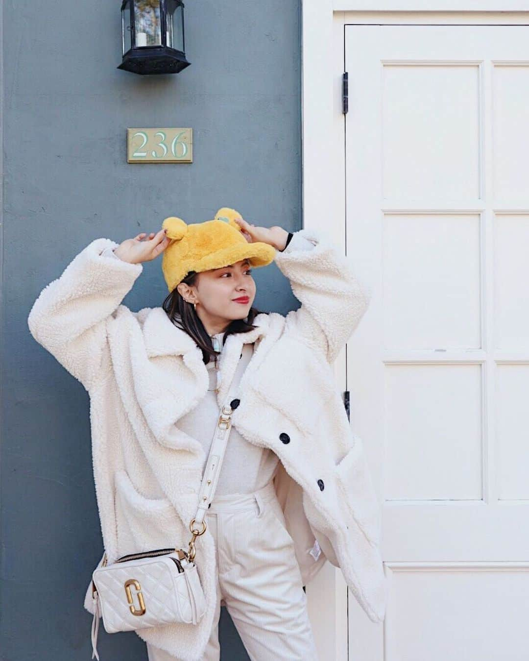 Julia Castroさんのインスタグラム写真 - (Julia CastroInstagram)「初のプーさんなってみた🍯🍯🍯 . #tokyodisneyland #disneyland #disney #pooh #poohbear  #white #fashion #ootd #outfitoftheday #outfit #winterfashion #ディズニーランド #ディズニー #クリスマス #東京ディズニーランド #プーさん #ファッション #プーさんコーデ #冬服 #ホワイトコーデ #帽子 #julifashion」12月27日 22時22分 - julia.c.0209