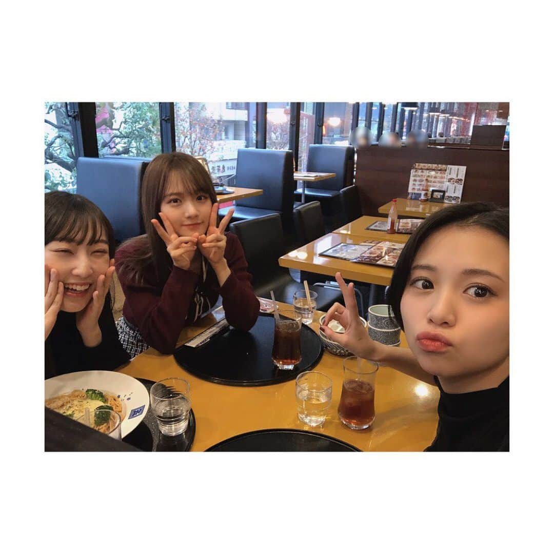 高木紗友希さんのインスタグラム写真 - (高木紗友希Instagram)「#動くjuiceちゃん * * 昨日は瑠々と愛香と3人で お昼を食べました。 * 美味しかった。 たのしかった。 * 最後に瑠々の動画あります♩ * * #juicejuice #高木紗友希 #段原瑠々 #稲場愛香」12月27日 13時40分 - sayuki_takagi.official