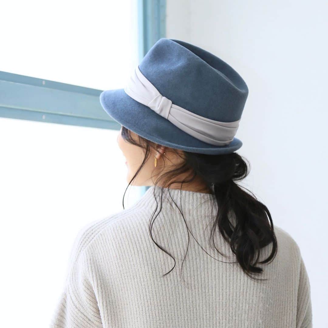田中美里のインスタグラム：「今日はすごく寒いですね。 風が冷たい。  やらなきゃいけないことが沢山あってバタバタしてるなぁ。  深呼吸しよ。  深呼吸。  漢字通りはいてから吸うって知ってました？  これ、なかなか難しいなぁ。  皆さま、年末体調崩しませんように、、、、、。 #師走 #深呼吸 #このハットの色は販売していません  #田中美里  photo by fujiko」