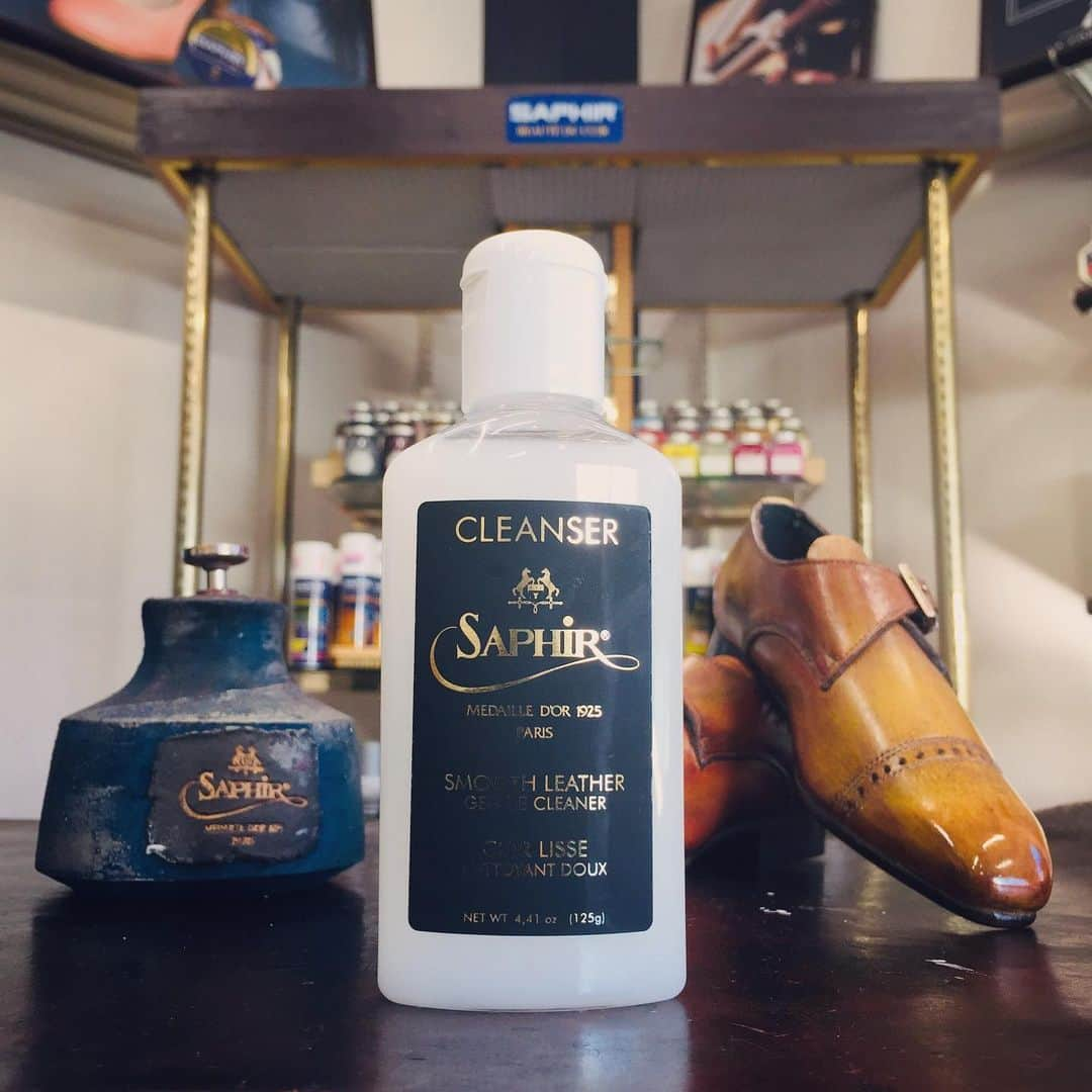 PR Sato Saphir（サフィール）さんのインスタグラム写真 - (PR Sato Saphir（サフィール）Instagram)「. 新商品「サフィールノワール クレンザー(仮)」 近日発売予定です！乞うご期待！ . #saphir #saphirnoir #saphirmedailledor #shoecare #shoeshine #highshine #mirrorshine #shoes #mensshoes #leathershoes #shoeslover #サフィール #サフィールノワール #シューケア #靴磨き #ハイシャイン #鏡面磨き #紳士靴 #革靴 #靴好き #足元倶楽部 #あしもと倶楽部 #オシャレさんと繋がりたい #パティーヌ #パティーヌシューズ #ミラーグロス #クレム1925」12月27日 14時16分 - saphir_japan