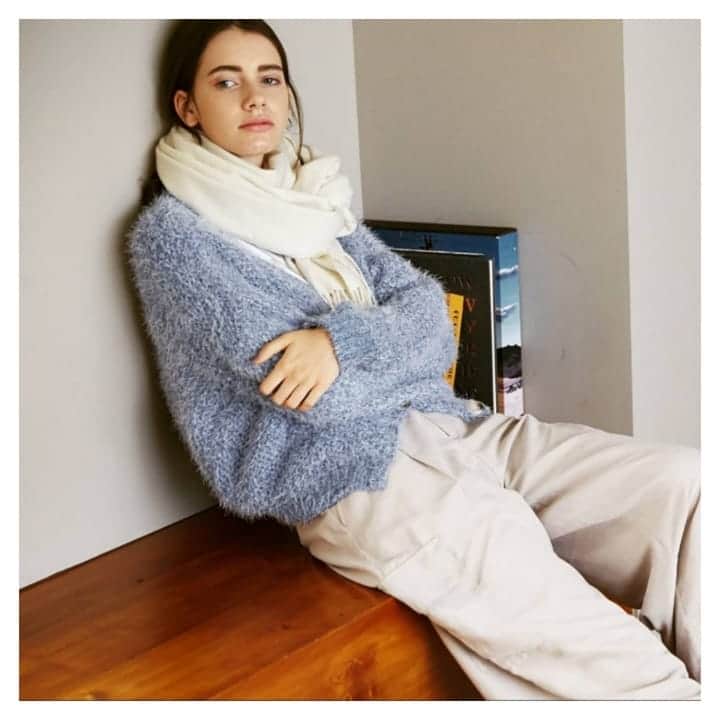 furryrate officialのインスタグラム：「. 【2019 winter collection】 ふんわりシャギーで 冬っぽく柔らかな印象に . . @uta_nao @yumi.nemoto.made  #furryrate #furry #ファーリーレート #ファーリー #ニット #knit #ニット #fashion #winter #カーディガン #wintercollection #シャギー #モールヤーン #フェザー #Vネック #vネックカーディガン #ほっこり #セーター」
