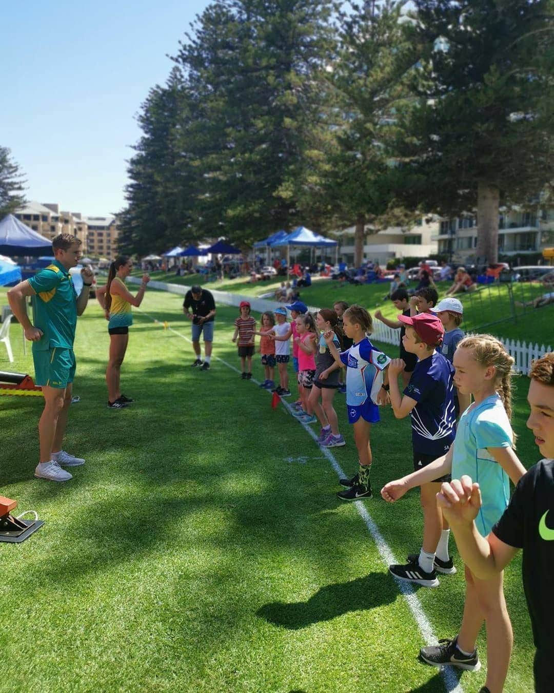 アレックス・ハートマンのインスタグラム：「Had the pleasure of taking part in a coaching clinic with @maddiejade27 this morning ahead of the @saalrunning Bay Sheffield Gift tomorrow.  I'll be running the 120m from scratch and can't wait to see how I go chasing down some serious competition! If you want to watch all the action, you can tune into the live stream here: https://www.facebook.com/SAAL.Running/」