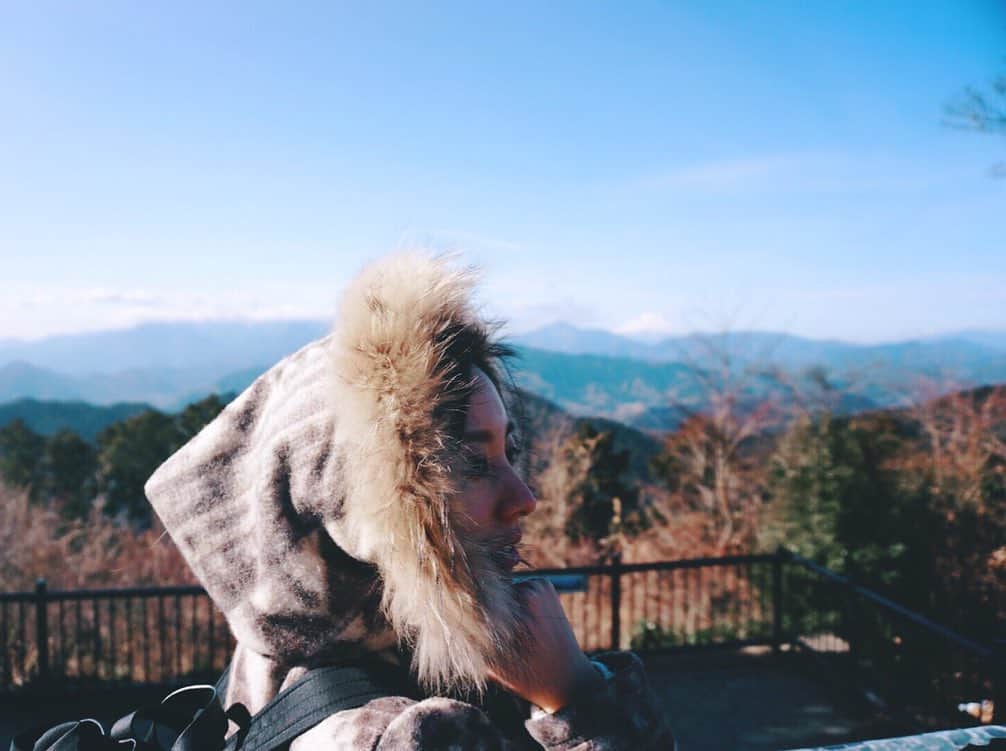 東美樹さんのインスタグラム写真 - (東美樹Instagram)「easy one⛰ 時間はお金では買えないとても貴重なプレゼント。 今を大切に、その時間をシェアする人に対しても誠実に出来る人って素晴らしい☺︎ . . . #hiking #mttakao #Japan #Tokyo #naturelover #mountainview #高尾山 #ハイキング #デトックス #癒し #ヒーリング #サステナブル」12月27日 14時54分 - mikko.36___