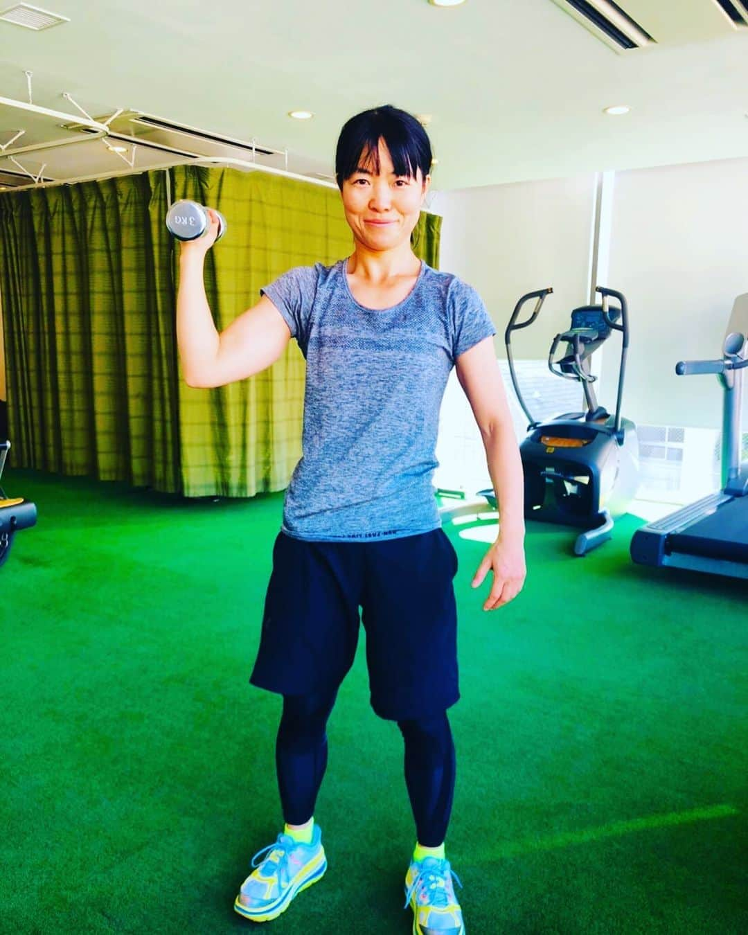 イモトアヤコさんのインスタグラム写真 - (イモトアヤコInstagram)「・ #筋肉納め #ありがとう#上腕二頭筋#上腕三頭筋#腹直筋#大腿筋#腸腰筋#ヒラメ筋 #筋肉の知ったかぶり」12月27日 15時08分 - imotodesse