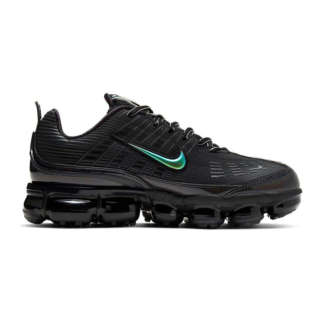 HYPEBEASTさんのインスタグラム写真 - (HYPEBEASTInstagram)「@hypebeastkicks: @nike has combined its Air Max technology from the Air VaporMax and Air Max 360 to create a new Air VaporMax 360 silhouette. Coming in a “Black/Anthracite,” the upper is a true-to-the-original recreation of the Air Max 360’s striking style thanks to its ribbed textures and swooping lines. The black synthetic base has been offset by iridescent patent leather accents on the mudguard and tongue, the metallic green Swooshes on the sides and the fully reflective trim running down the throat and toebox. Cop a pair now from Nike Japan for approximately $226 USD.⁠⠀ Photo: Nike Japan」12月27日 15時26分 - hypebeast