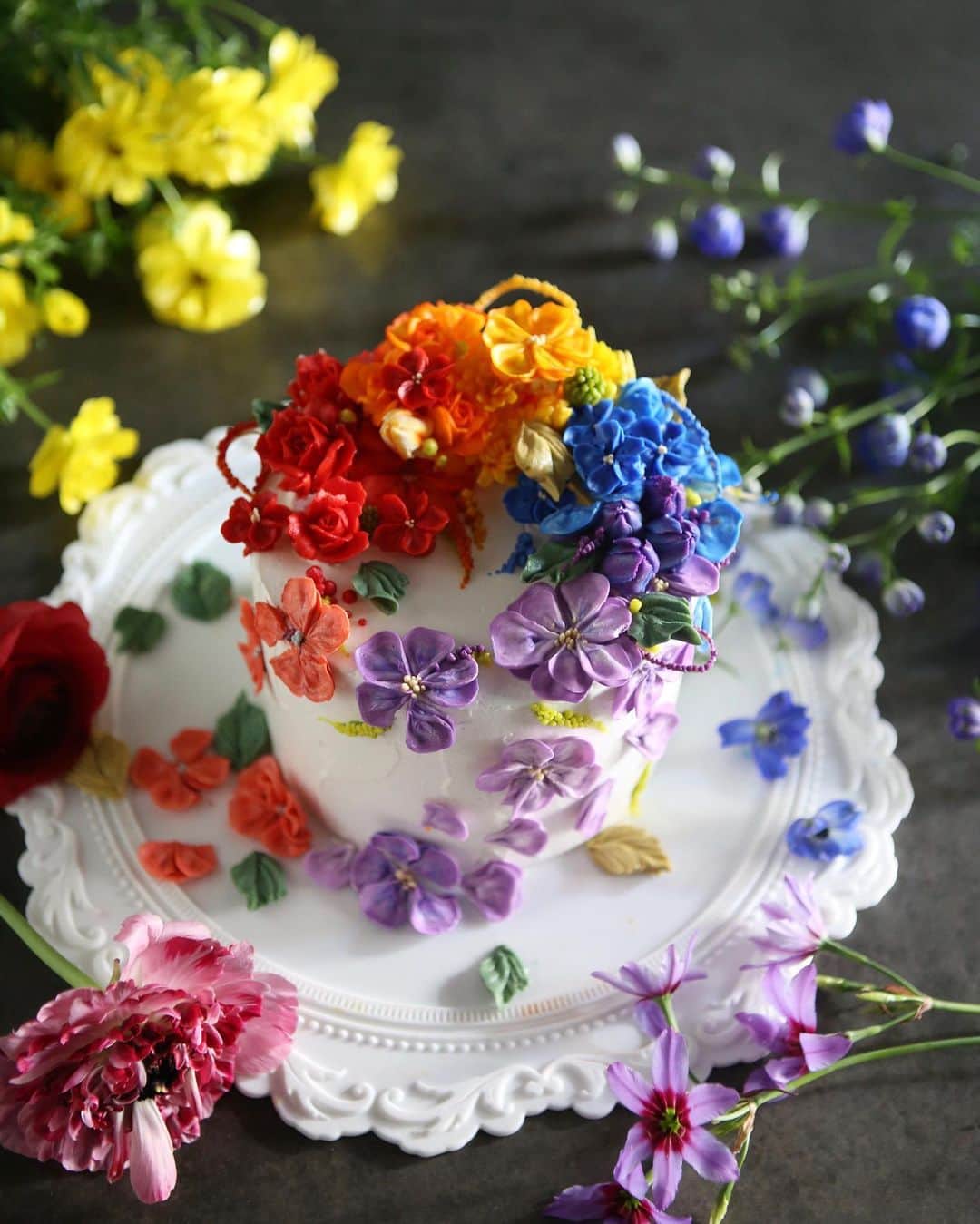 청담 수케이크 (atelier soo)さんのインスタグラム写真 - (청담 수케이크 (atelier soo)Instagram)「ㅡ 🌈 Wilton color. Basic. Sample  ㅡ #flower #cake #flowercake #partycake #birthday #weddingcake #buttercreamcake #buttercream #designcake #soocake #플라워케익 #수케이크 #꽃스타그램 #버터크림플라워케이크 #베이킹클래스 #플라워케익클래스 #생일케익 #수케이크  www.soocake.com vkscl_energy@naver.com」12月27日 15時35分 - soocake_ully