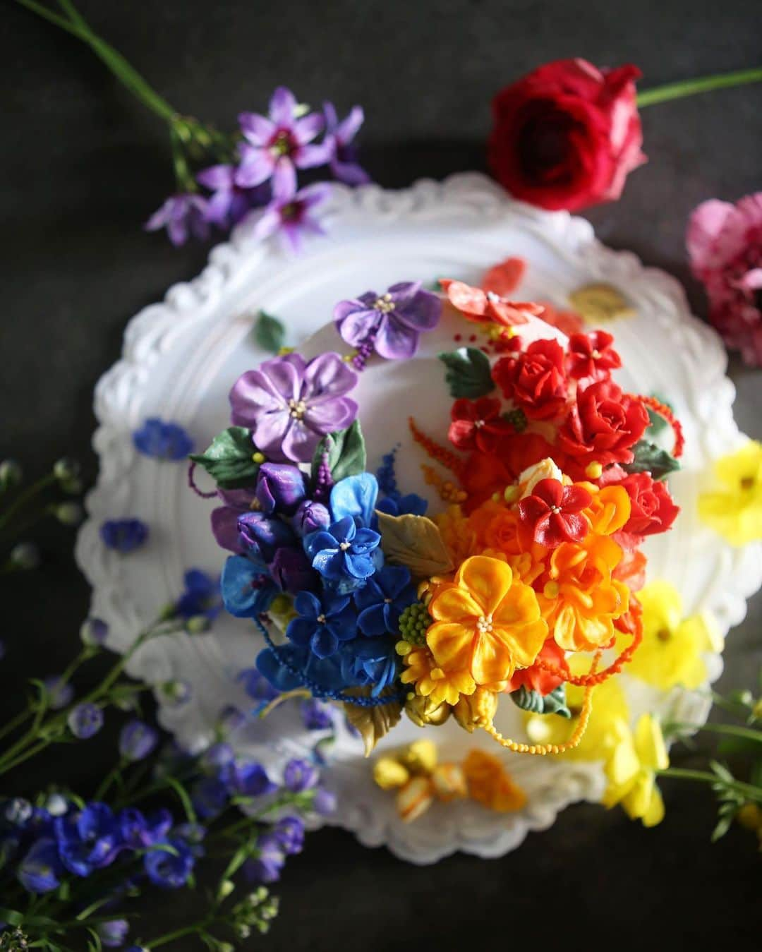 청담 수케이크 (atelier soo)さんのインスタグラム写真 - (청담 수케이크 (atelier soo)Instagram)「ㅡ 🌈 Wilton color. Basic. Sample  ㅡ #flower #cake #flowercake #partycake #birthday #weddingcake #buttercreamcake #buttercream #designcake #soocake #플라워케익 #수케이크 #꽃스타그램 #버터크림플라워케이크 #베이킹클래스 #플라워케익클래스 #생일케익 #수케이크  www.soocake.com vkscl_energy@naver.com」12月27日 15時35分 - soocake_ully