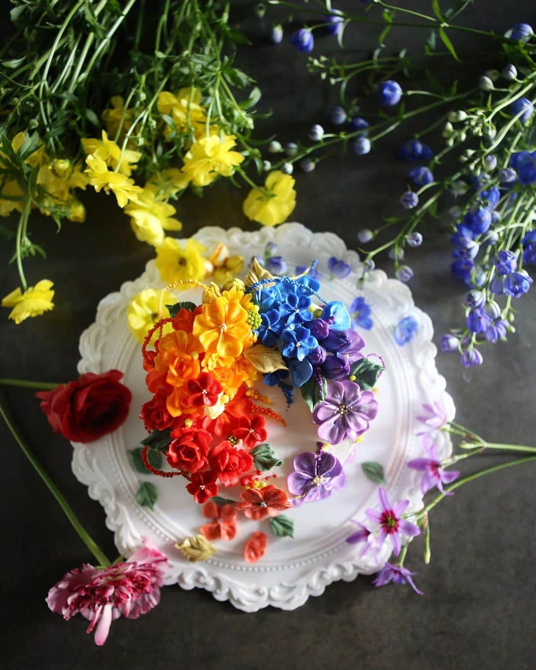 청담 수케이크 (atelier soo)さんのインスタグラム写真 - (청담 수케이크 (atelier soo)Instagram)「ㅡ 🌈 Wilton color. Basic. Sample  ㅡ #flower #cake #flowercake #partycake #birthday #weddingcake #buttercreamcake #buttercream #designcake #soocake #플라워케익 #수케이크 #꽃스타그램 #버터크림플라워케이크 #베이킹클래스 #플라워케익클래스 #생일케익 #수케이크  www.soocake.com vkscl_energy@naver.com」12月27日 15時35分 - soocake_ully