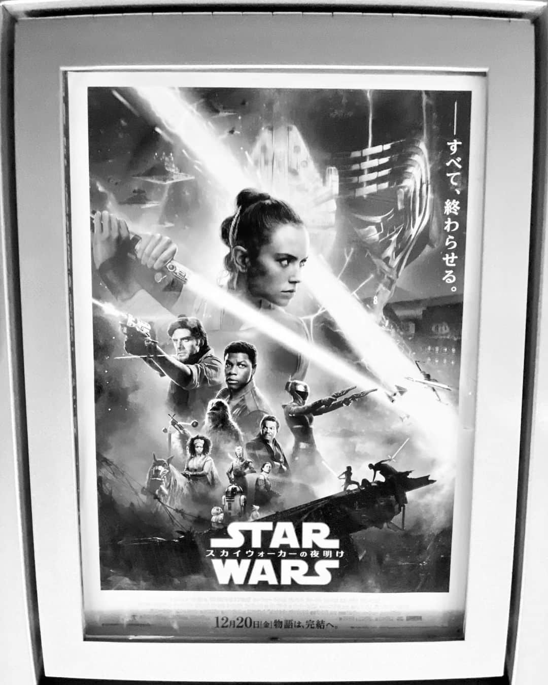 宍戸開さんのインスタグラム写真 - (宍戸開Instagram)「#starwars 💫 🎬『Star Wars: The Rise Of Skywalker』を観た！42年か…。やはり壮大なスケールだぁ！同じ時代を生きてる者として勇気を貰える一大叙事詩。あれっレイってサーファーだったの🏄‍♀️❓ #スターウォーズ #スカイウォーカーの夜明け #tohoシネマズ六本木ヒルズ #starwarstheriseofskywalker」12月27日 15時43分 - kaishishido