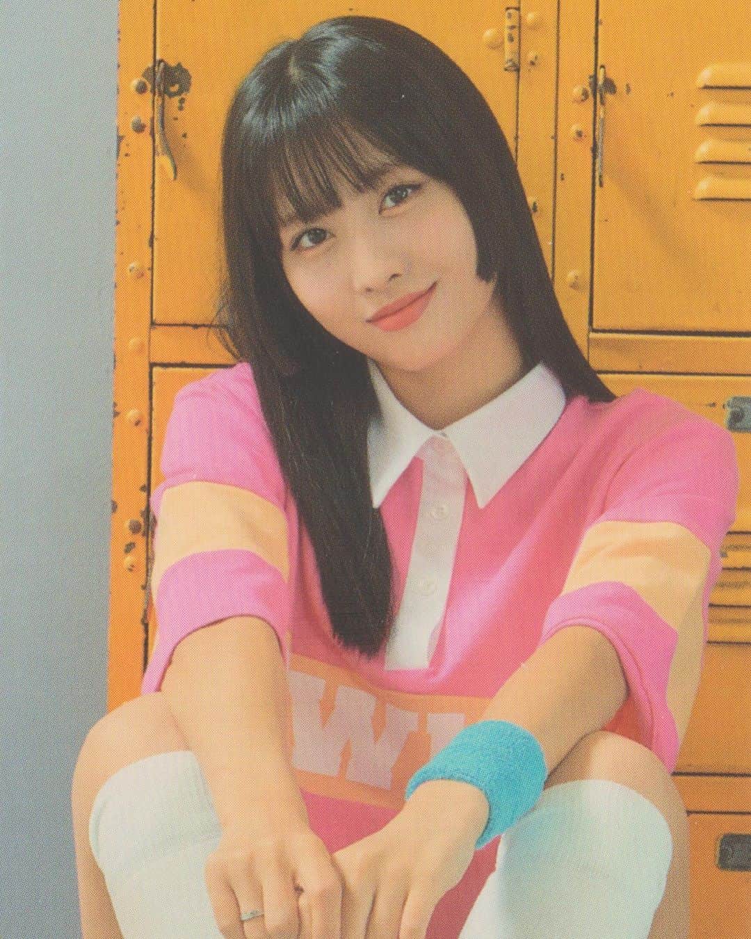 のインスタグラム：「♡ [Scan] 191227 - 2020 Season’s Greetings Photocard -  #MOMO #트와이스 #모모 #平井もも #もも #TWICE ©️ tsanat」