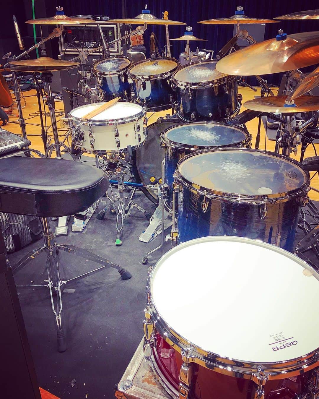 坂東慧のインスタグラム：「今日はTHE SQUAREとT-SQUAREのリハ。。 #rehearsal #yamahadrums #zildjiancymbals #zildjiansticks #aspr #westone #cympad」
