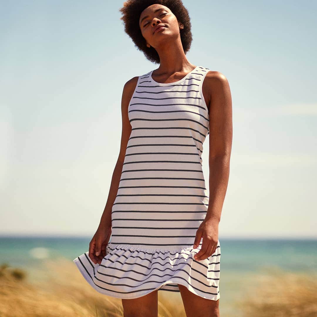 Target Australiaさんのインスタグラム写真 - (Target AustraliaInstagram)「Breeze through summer in our striped peplum shift dress. Also available in navy 🎯❤️ #targetaus #targetauswomen」12月27日 16時31分 - targetaus