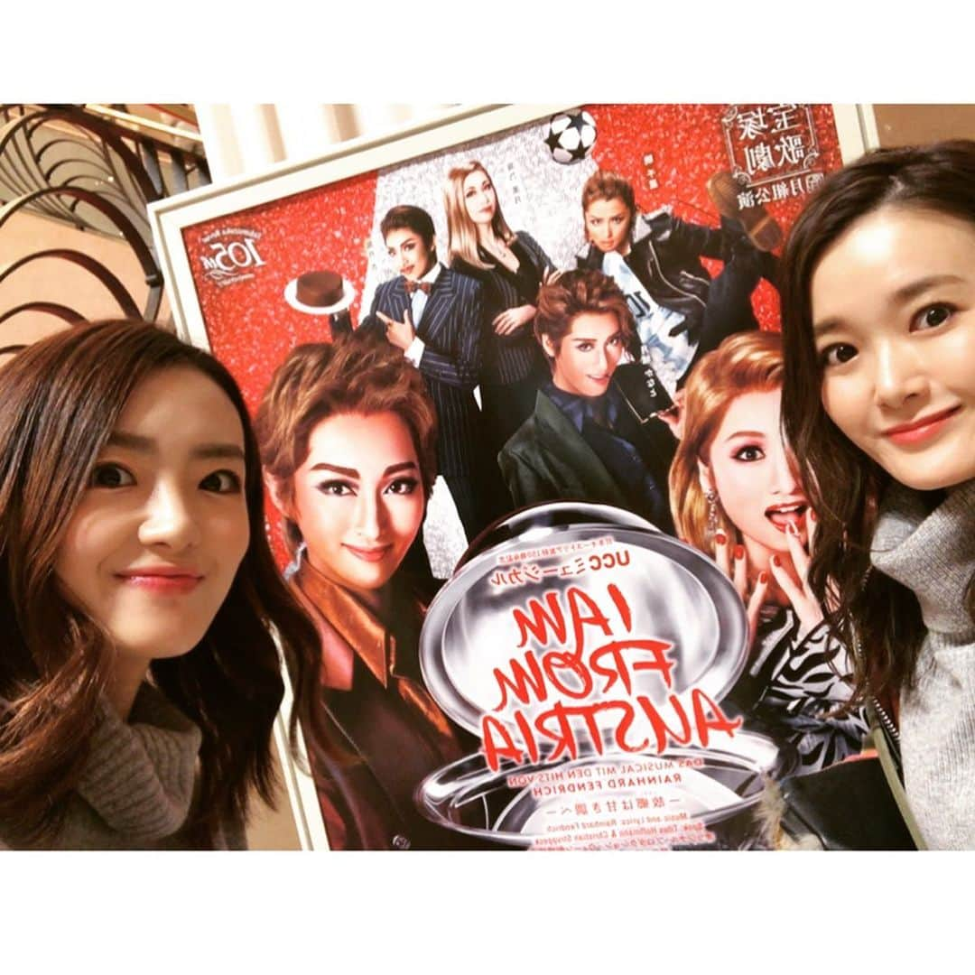 沢希理寿さんのインスタグラム写真 - (沢希理寿Instagram)「月組公演 明日千秋楽ですね！！ とってもハッピーで楽しい作品でした。  たまきちは 相変わらずととてもカッコ良かった❤️ たまきちってほんとに包容力があって一途な恋が似合います！そしてシャツとパンツの着こなしが本当格好いい😍  #鳳月杏 氏　 おかえりなさい✨ ちなっちゃんも素敵だった❤️ ダンディでお茶目なお父さん可愛かった 月組の舞台でちなつとたまきちがお芝居しているのがとても嬉しかったです🥰  #出島小宇宙戦争 楽しみでなりません❣️ 月組生一人一人が細かいお芝居まで作っていて流石芝居の月組！ 目が足りない😫💦 同期がいない月組はちょっぴり寂しいですが1期上の光月さんやなつこさんが 「同期がいなくても観にきてね」と優しい言葉をかけてくださりとても嬉しかったです😭 やっぱり月組の舞台は元気をもらえます‼️ そしてちょっと前に笑 #ロックオペラモーツァルト も観劇しました！  #東京建物brilliahall  杮落とし公演。  礼真琴さんと舞空瞳さんのトップお披露目公演にふさわしい素晴らしい作品でした。  #礼真琴さん 前から思っていましたが、 天才です！ 三拍子揃った素晴らしいパフォーマー  音域が広くどこまでも伸びる歌声にいつも本当に感動します。あの喉が欲しい笑 モーツァルトの天才故の苦悩もよく表現されていて1幕ラストのナンバーは鳥肌が立ちました。  我らが89期、#凪七瑠海 氏 モーツァルトの才能に嫉妬する作曲家サリエリ役 冷静だけど嫉妬に狂うサリエリのナンバー歌詞の一つ一つが胸にいびいて凄い迫力！流石、凪七瑠海でした👏 嫉妬に狂っても美しいって凄い‼️ 星組の皆さんの熱演も素晴らしかったです‼️ 舞空さんもフレッシュでとにかく可愛い 本当これからが楽しみなトップコンビです✨  長くなってしまいました😅 やっぱり宝塚大好きです😍  #月組#iamfromaustria  #珠城りょう #星組#ロックオペラモーツァルト #専科 #凪七瑠海  #妃乃あんじ」12月27日 16時30分 - rizu_sawaki