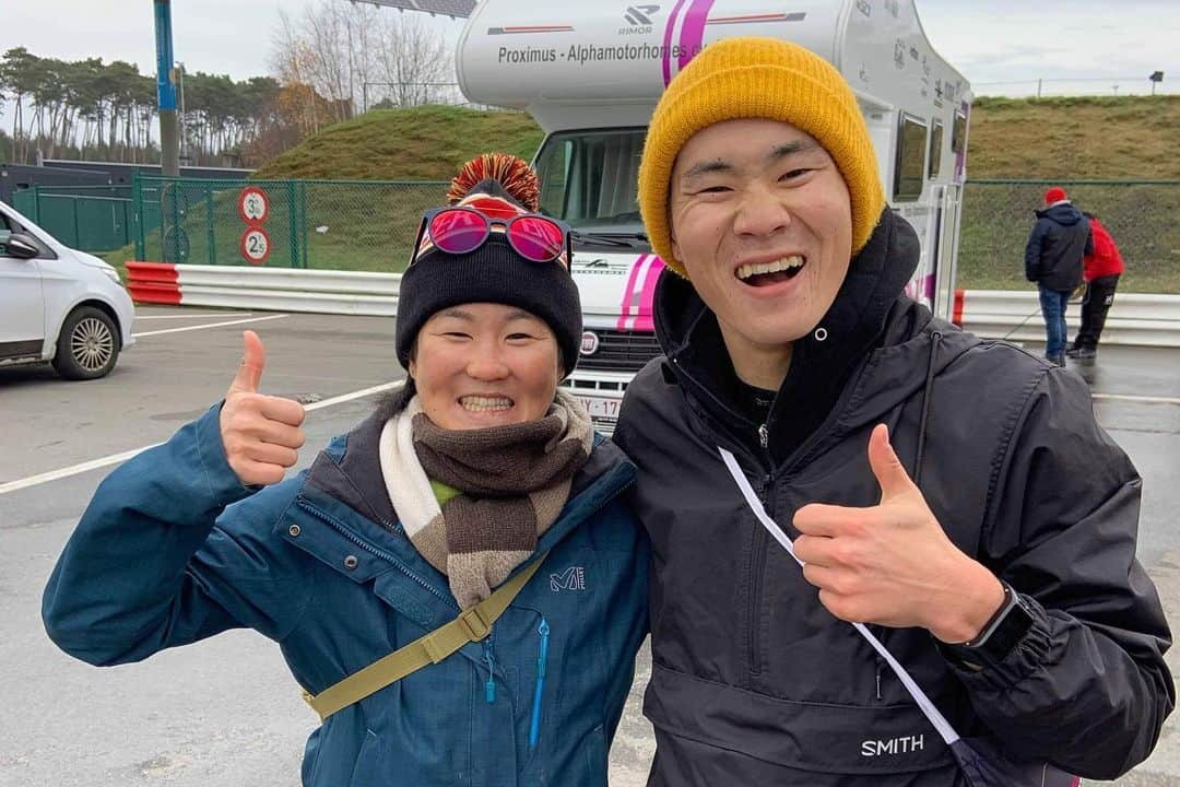 與那嶺恵理さんのインスタグラム写真 - (與那嶺恵理Instagram)「CX race as “audience” or “Cycling Fan”😁 in Zolder 🇧🇪 I went for cheering Japanese riders & of course for enjoying to watch Elite Women&Men races🤘🏻 . . Watching race on live inspires me as rider 👌🏻 & There were lots of nice meeting ✌🏻 . My new season is still far but it made me motivated🧡 & Good luck @hijirioda くん　rest of races in Europe 👍🏻 . . 📸 @anton_vos (Thank you for taking pic, See you next time as rider in new season 😁) . . #今日のエリさん　#justcyclingfan」12月27日 16時38分 - eriyonamine