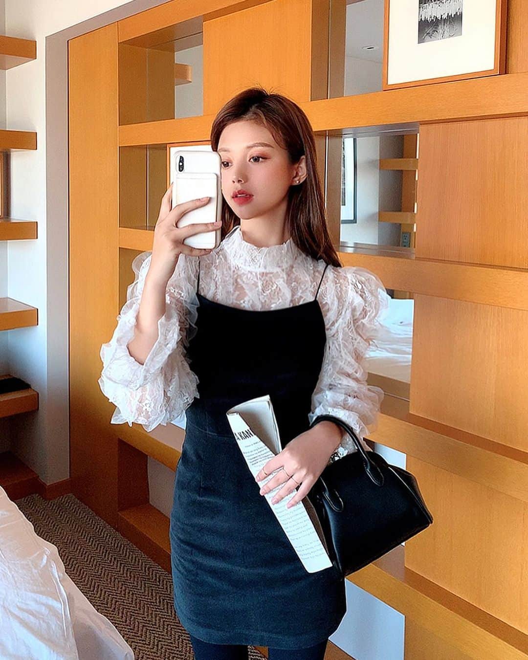 Chuuのインスタグラム：「러블리한 매력! 시스루 레이스 블라우스💕 데이트룩/하객룩으로 어때용?!✨」