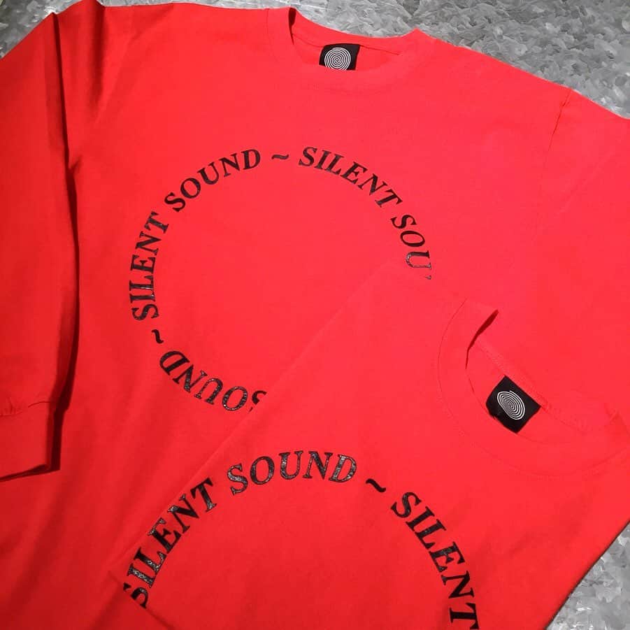 H BEAUTY&YOUTHさんのインスタグラム写真 - (H BEAUTY&YOUTHInstagram)「＜SILENT SOUND＞ circle ss tee ¥8,000-(+tax) circle ls tee ¥10,000-(+tax) rain ls tee ¥10,000-(+tax)  reflector sweat ¥16,000-(+tax)  #H_beautyandyouth @h_beautyandyouth  #BEAUTYANDYOUTH #Unitedarrows #silentsound」12月27日 16時45分 - h_beautyandyouth