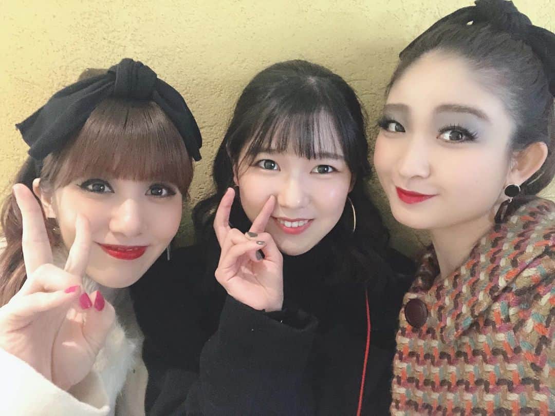 のインスタグラム：「‪今夜は横浜のライブハウスにてラジオ局さんの忘年会にゲストとして参加させていただきます🎵😌‬ ‪Patti's、2019年の歌い納めです🎤❤️‬ ‪写真は江ノ島にて、相方のsayuriさんとベースのmeiちゃんと✨‬ ‪今年の9月に結成、始動。‬ ‪濃い3ヶ月でした🙈‬ ‪今年ラストライブ、楽しんできます！‬ ‪#pattis #ライブ‬」