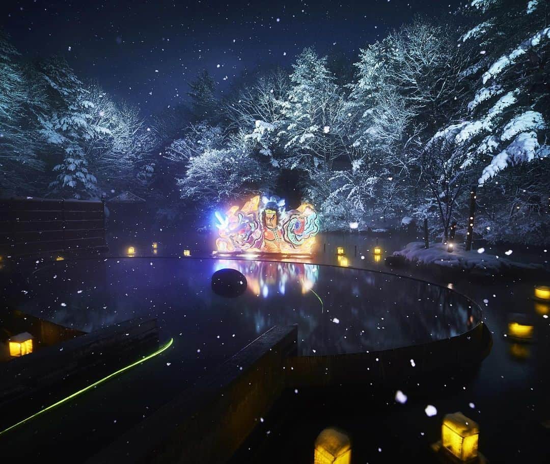 星野リゾートさんのインスタグラム写真 - (星野リゾートInstagram)「【周囲にねぶたと灯篭が浮かぶ、絶景の雪見露天風呂】﻿ ﻿ Make a wish for the new year at Hoshino Resorts Aomoriya -- join our breathtaking winter event """"Neburi Nagashi Toro"""" to witness special small lanterns and Nebuta floats﻿ ﻿ 睡魔を払い、穢れを川や海に流す行事とされる「灯篭流し」は、東北地方ではねぶり流しと呼ばれ、青森ねぶた祭の起源となったといわれています。﻿ ﻿ 青森屋では、ねぶたの山車と、お客様が書いた願い事を乗せた小灯篭を浮湯の周りの池に浮かべ、この行事を再現。青森を代表する夏祭りの起源といわれる行事を、真冬の露天風呂で楽しめます。﻿ ﻿ #HoshinoResorts #星野リゾート #Aomoriya #青森屋 #Aomori #Misawa #青森県 #三沢市 #青森温泉 #青森旅行 #aomoritrip #luxuryresort #JapaneseHotels #Hotspring #Onsen #travelJapan #ig_Japan #MyTinyAtlas #JapanTravel #温泉 #ねぶた #灯籠 #lantern」12月27日 17時07分 - hoshinoresorts.official