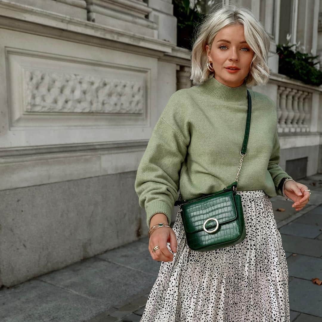 のインスタグラム：「Shop with up to 50% off in our #sale and let your wild side shine. 🔎: Bag - 7907683000 🔎: Earrings - 7814968100 📷: @lauraslittlelocket  Tap the link in the bio to shop now. #Accessorize #Accessorizer」