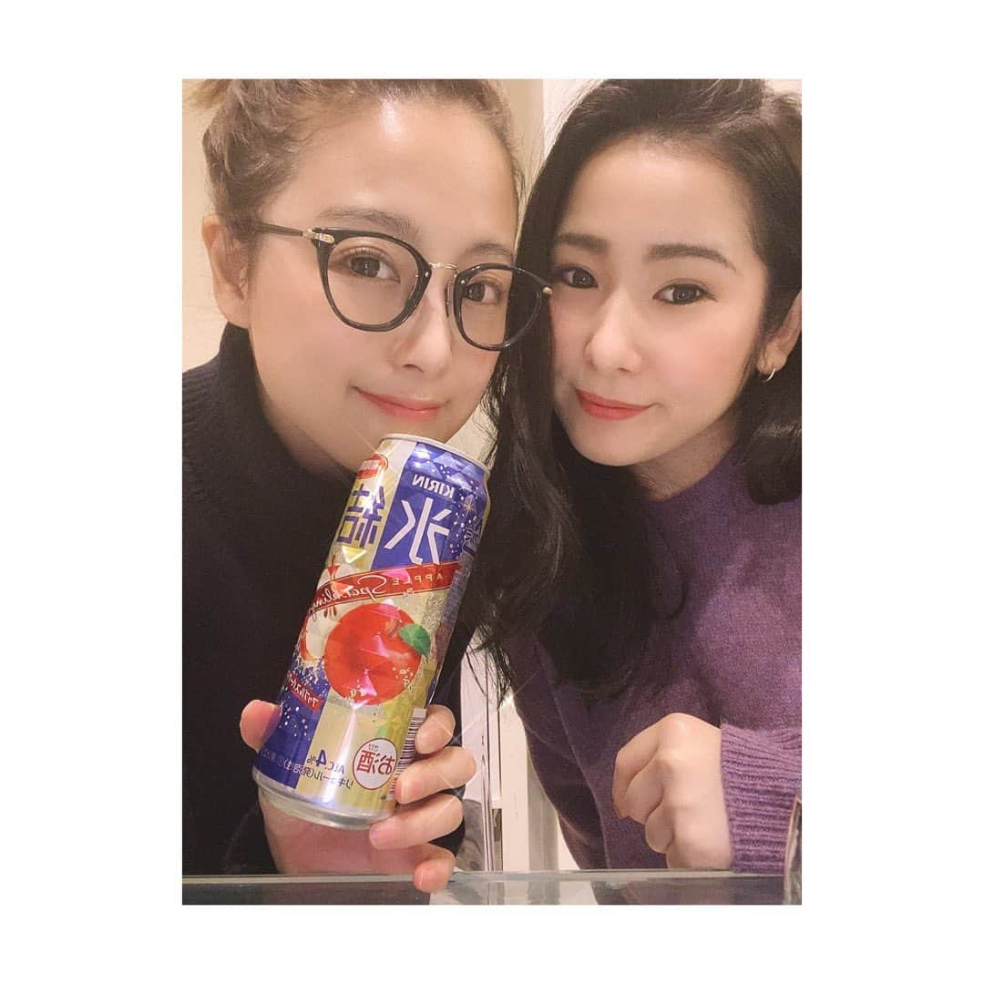 鈴木奈々さんのインスタグラム写真 - (鈴木奈々Instagram)「地元の親友と うちで忘年会しました🥰 氷結でカンパーイ🥂 #地元の親友 #宅飲み #prではありません」12月27日 22時40分 - nana_suzuki79