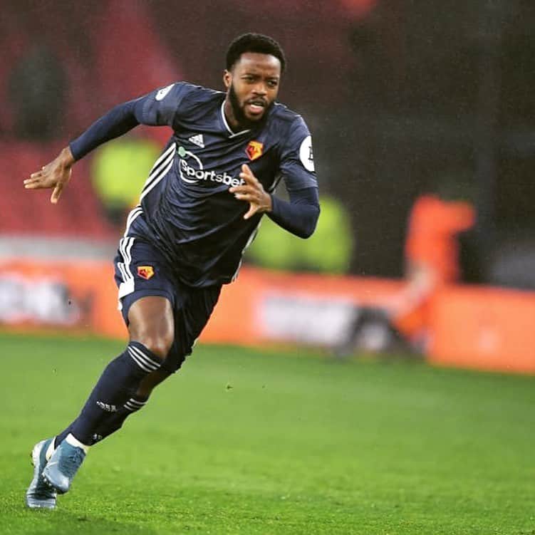 ナサニエル・チャロバーのインスタグラム：「Good point on the road. We go again tomorrow 💪🏽 #NC14」