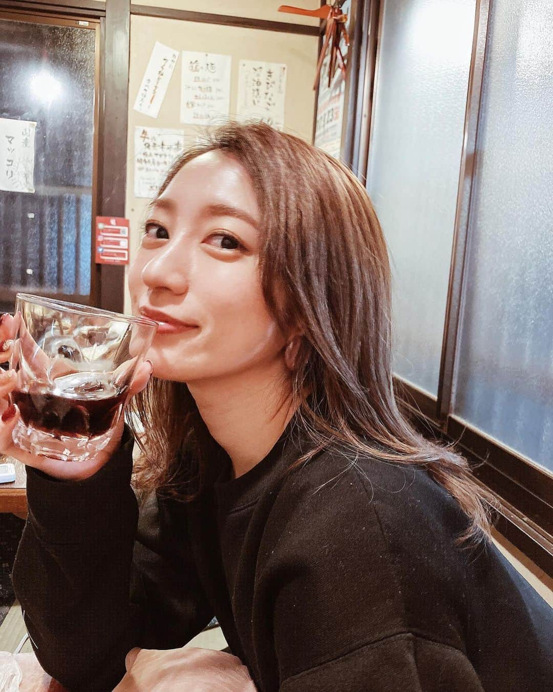 瀬口かなさんのインスタグラム写真 - (瀬口かなInstagram)「飲んでいるのはコーラです😝 ． ． #セルフィー #コーラ #BoAちゃんのグッズの #スウェット」12月27日 17時47分 - seguchikana