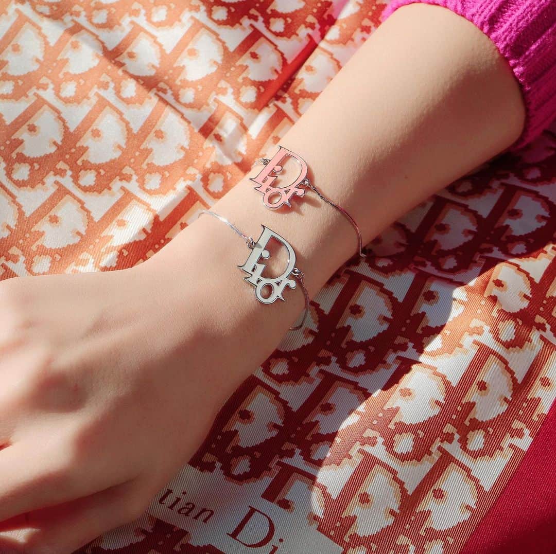 Vintage Brand Boutique AMOREさんのインスタグラム写真 - (Vintage Brand Boutique AMOREInstagram)「**SOLD OUT** Vintage Christian Dior logo bracelet.  Free Shipping Worldwide✈️ DM for more information ≫ ≫ ≫✉️ #ヴィンテージ #ディオール #ヴィンテージディオール #レディディオール #ヴィンテージブランドブティック #アモーレ #アモーレトーキョー #表參道 #東京 #青山 #vintage #Dior #christiandior #vintagedior #vintagebrandboutique #AMORE #amoretokyo #omotesando #aoyama」12月27日 17時48分 - amore_tokyo