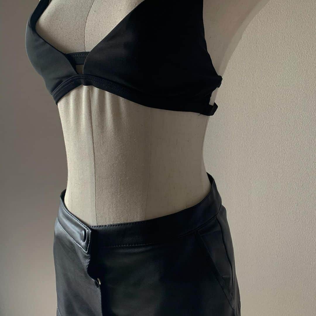 DRESS TAYLORのインスタグラム：「V neck bla 🏷 #dresstaylor」